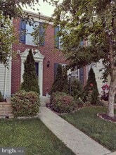 Building Photo - 211 Shirley Square SE