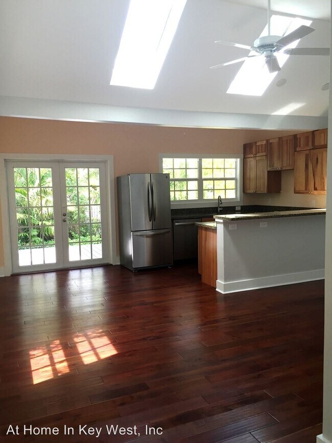 Building Photo - 2 br, 2.5 bath House - 1311 Pine Street