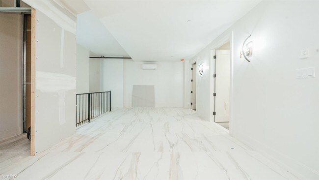 Building Photo - 987 Willoughby Ave