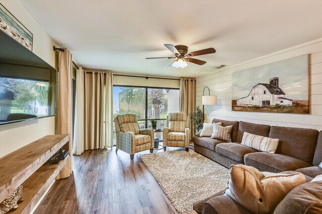 Foto del edificio - 11222 Hutchison Blvd