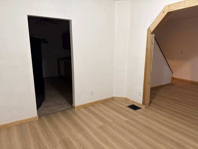 Building Photo - 1145 W Calhoun Ave