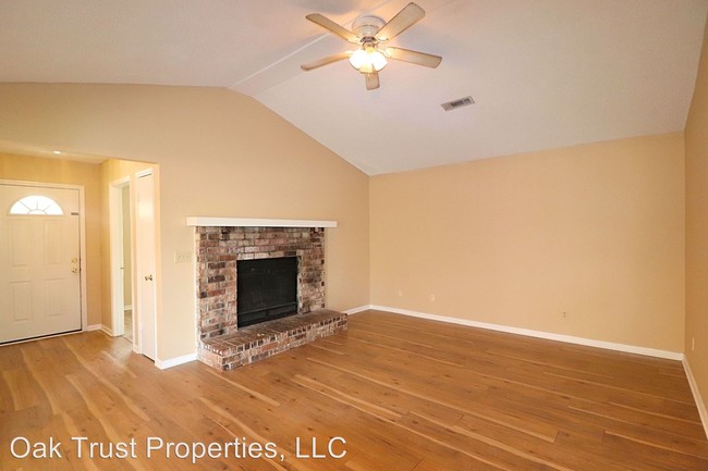 Building Photo - 3 br, 2 bath House - 403 B Converse Court