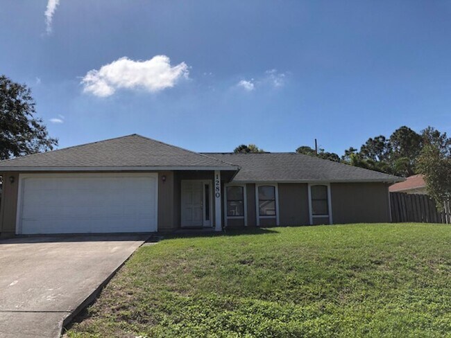Foto del edificio - Beautiful 3BR Home in Prime Port St. Lucie Location – Near I-95 & Beaches!