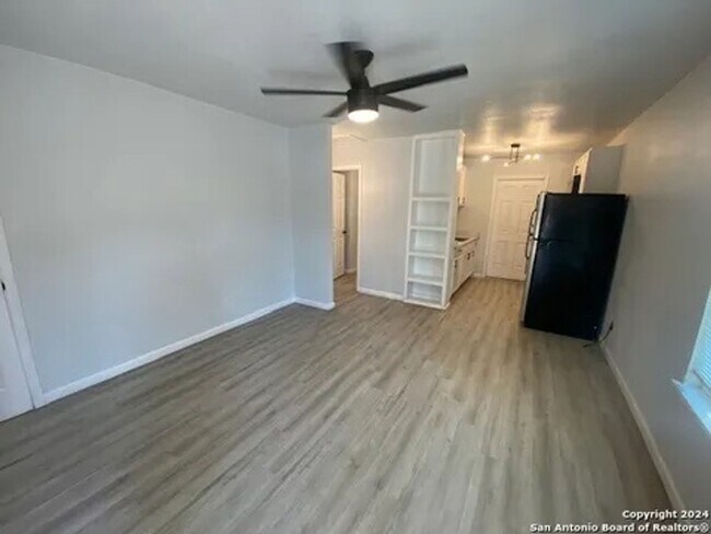 Foto del edificio - 3038 Weir Ave