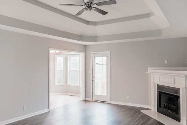 Building Photo - 3 Bedroom 2 Bathroom Home with Bonus Room