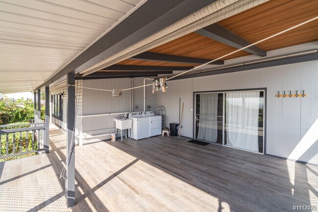 Foto del edificio - Rarely Available 3BA/2BA/2 Pkg SF in Aiea ...