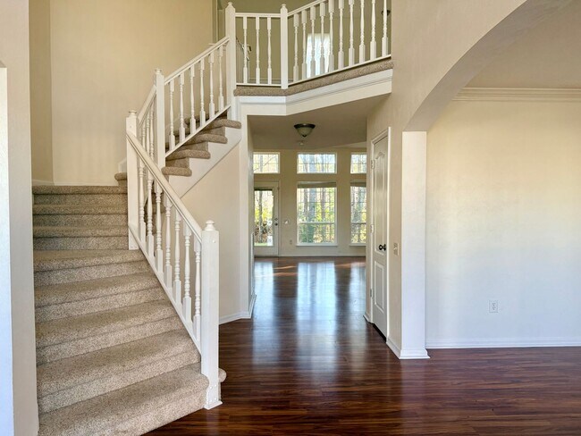 Building Photo - 5 bed 3 bath Single Family Home in VB