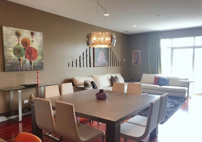 Living and Dinning room - 1162 W Hubbard St