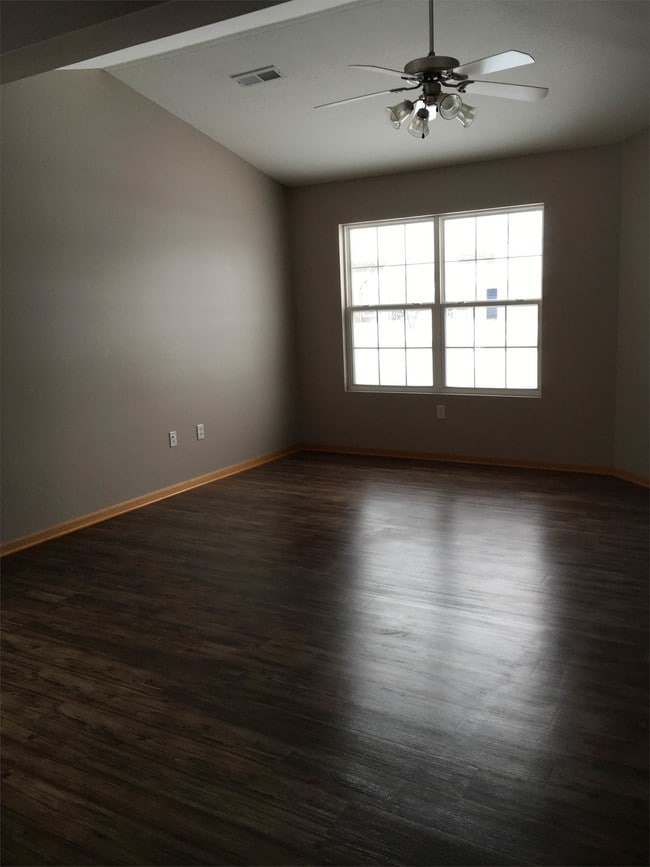 Building Photo - 2413 Walden Ln