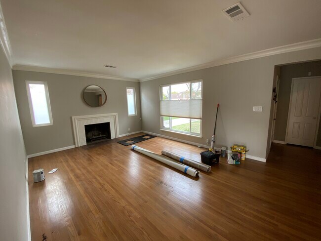 Building Photo - 3711 Grayburn Ave
