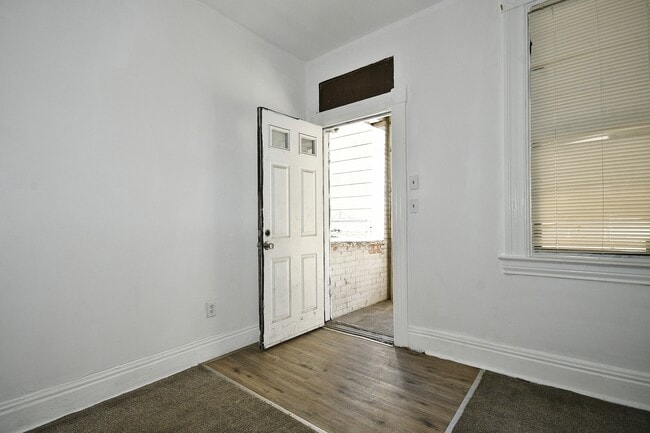 Building Photo - 208 Pattison St