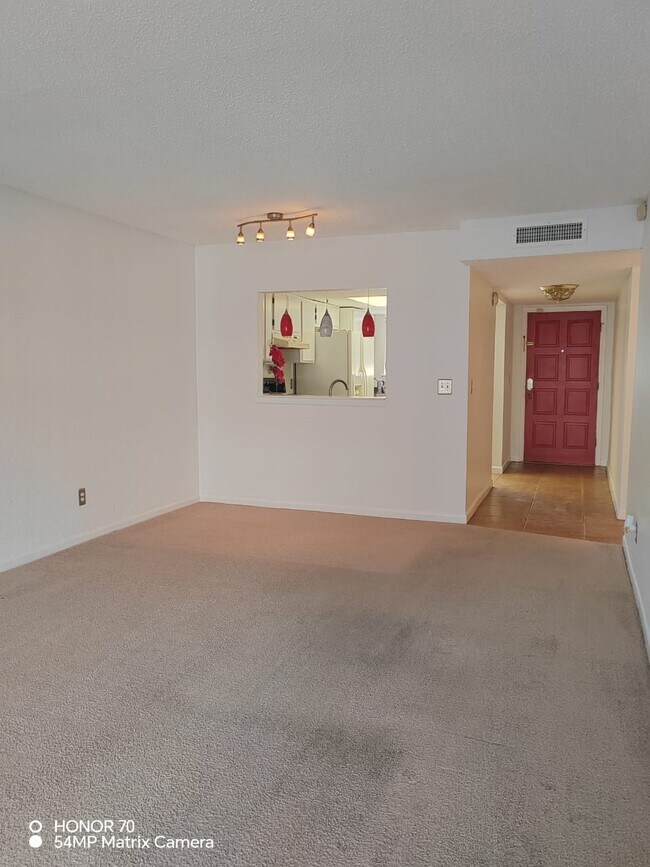 Building Photo - 6338 Newtown Cir