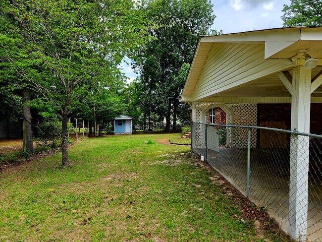 Foto del edificio - 1227 Pond Dr