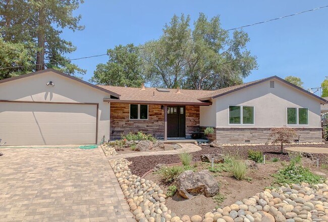 Building Photo - 16385 Camellia Terrace