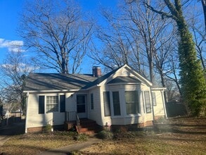 Building Photo - 403 Woodside Dr