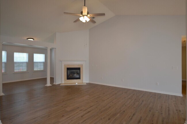Foto del edificio - 2011 Oakbriar Cir