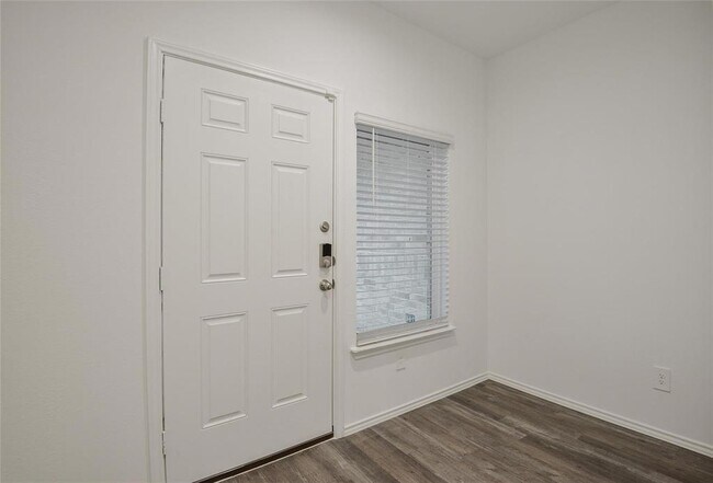 Building Photo - 1055 Llano Trl