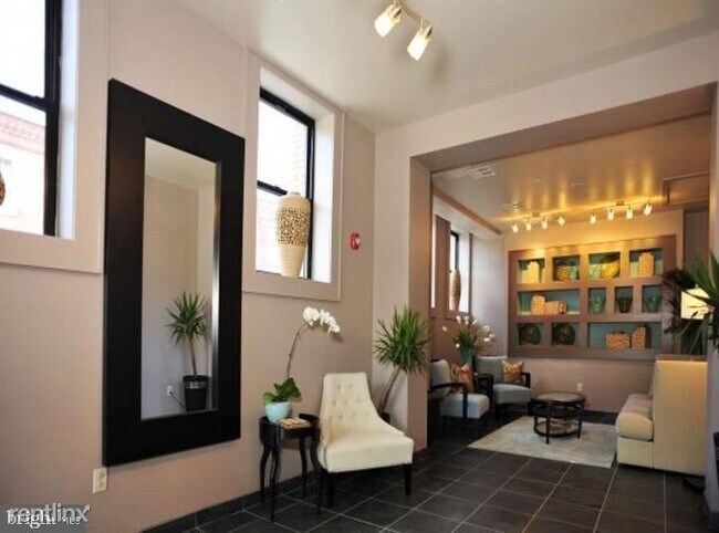 Building Photo - 1 br, 1 bath Condo - 700 New St Unit 203