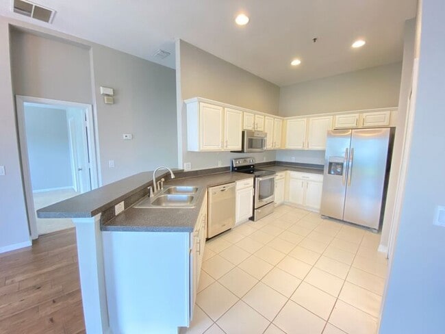 Foto del edificio - 6672 S Goldenrod Rd