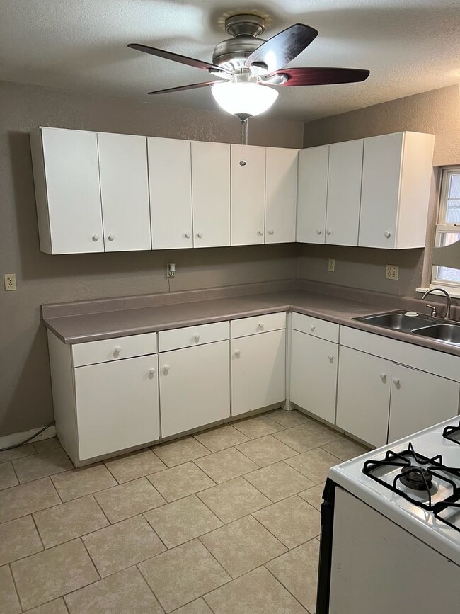 Building Photo - Move in ready!