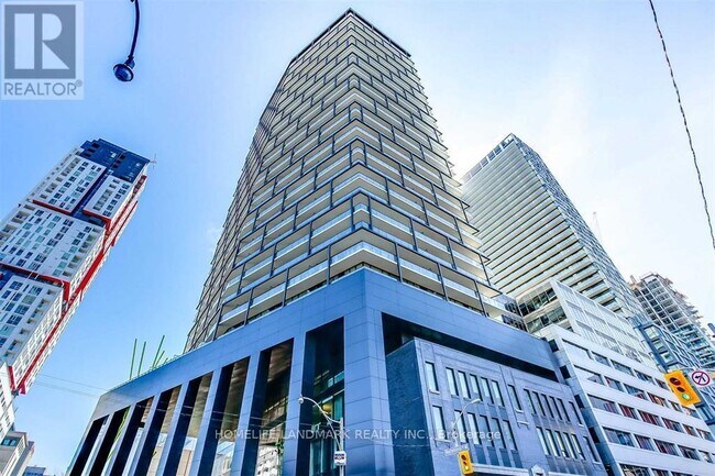 Building Photo - 125-2125 Peter St