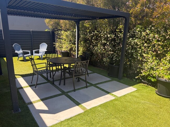 Building Photo - 1317 N Avenue 50