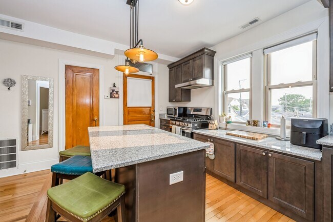 Foto del edificio - 3248 N Linder Ave