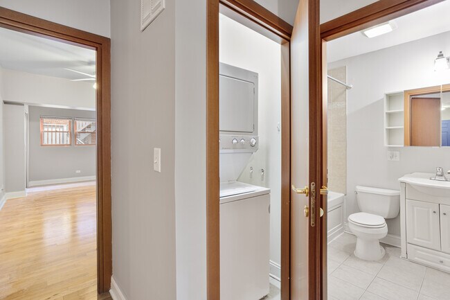 Building Photo - 7325 N Paulina St