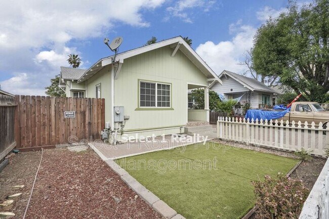 Building Photo - 848 Black Diamond St