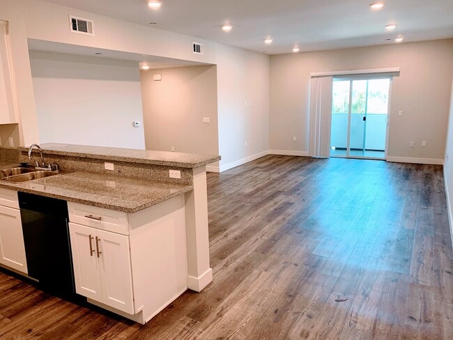 Building Photo - Panorama Regency