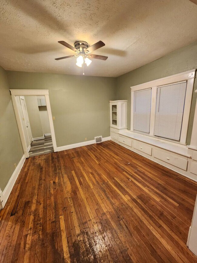 Foto del edificio - 12709 Locke Ave