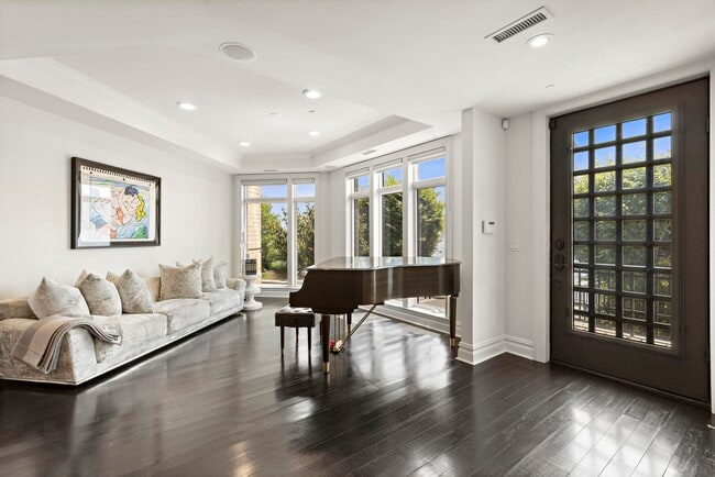 Building Photo - 5 Henley Pl