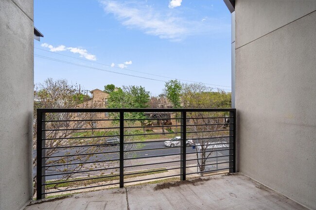 Foto del edificio - 1603 Enfield Rd