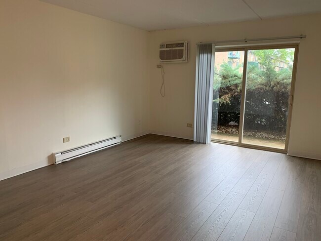 Foto del edificio - 230 Springhill Dr