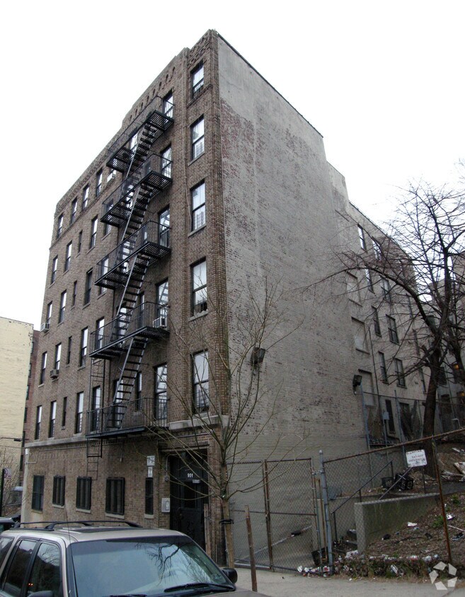 Building Photo - Woodycrest III