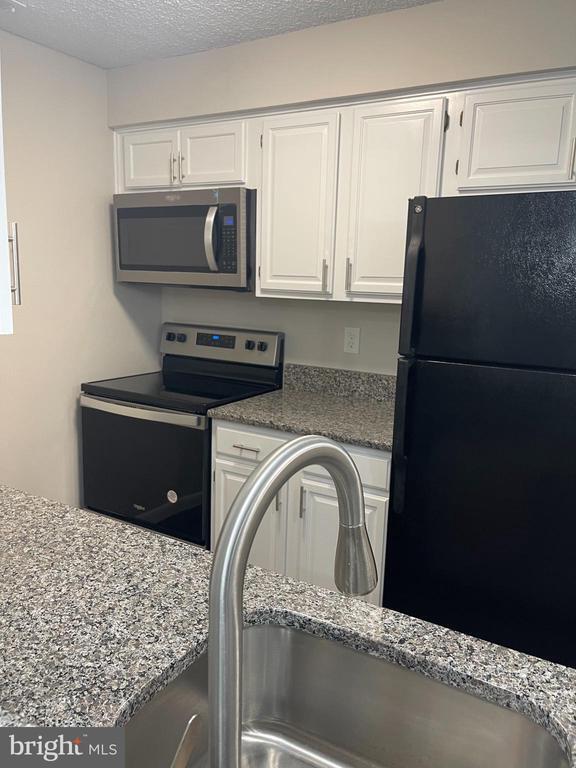 Building Photo - 607 Ravens Crest Dr