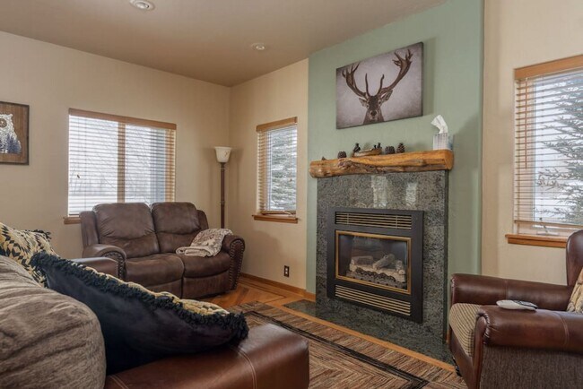 Foto del edificio - Powder Valley Townhome with Garage