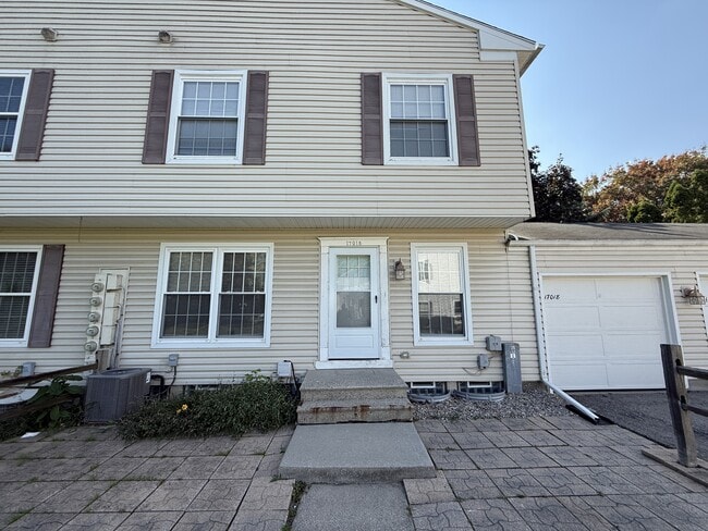 Building Photo - 17018 Beach St