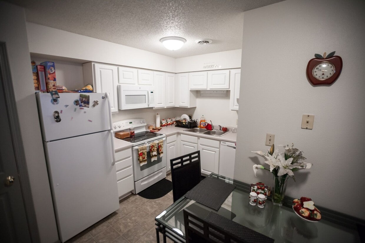 Foto principal - Cross Park Ave Apartments