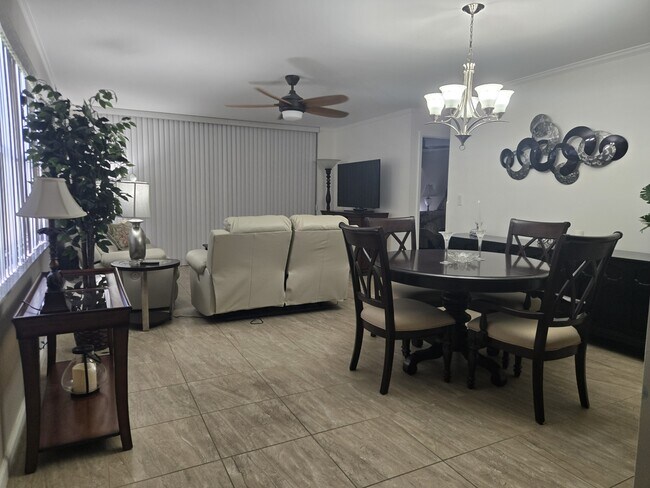 Foto del edificio - 14255 Rosemary Ln