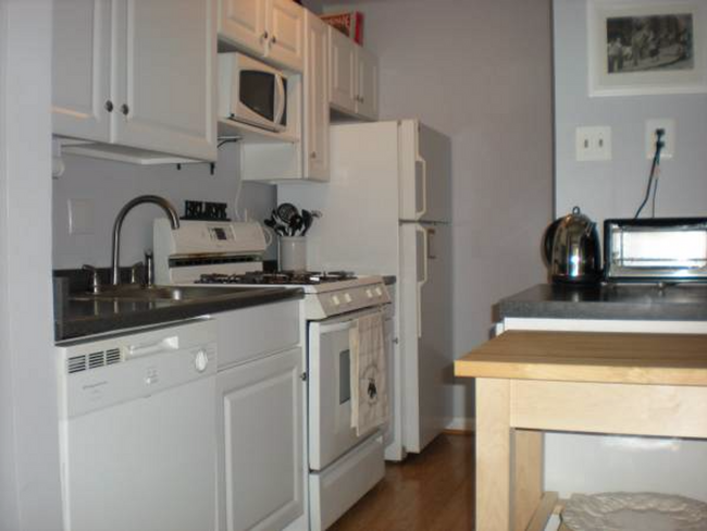 Foto del edificio - Beautiful 1 Bedroom in Quiet Neighborhood