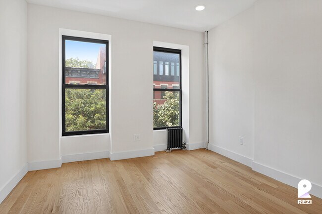Foto del edificio - 169 E 105th St