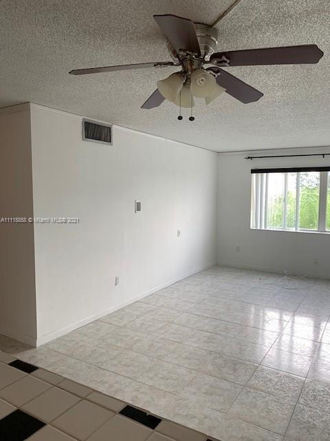 Foto del edificio - 14820 Naranja Lakes Blvd