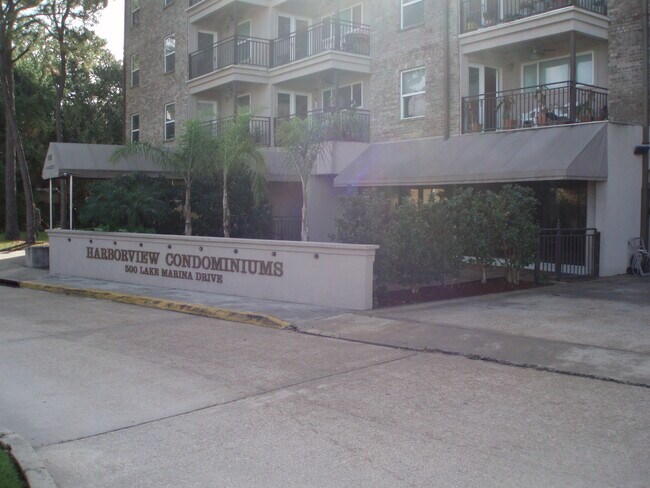 Foto del edificio - 500 Lake Marina Ave
