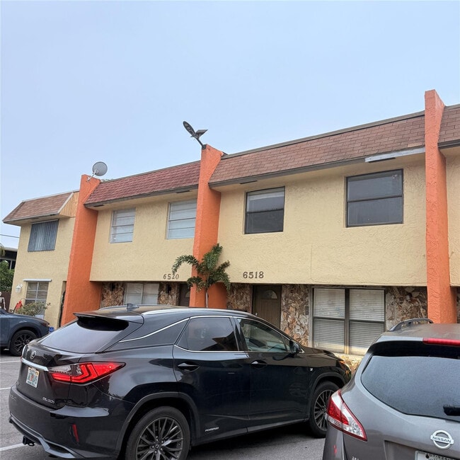 Building Photo - 6518 SW 41st St