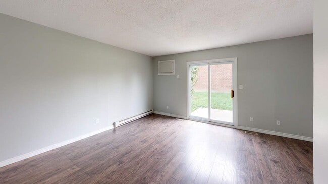 Building Photo - East Park Square Townhomes