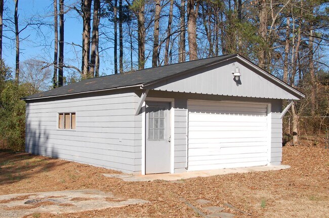 Building Photo - 4 br, 1.5 bath House - 582 Boggs Road