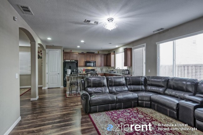 Building Photo - 2243 Toscana Dr