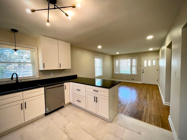 Kitchen-den - 4712 S 3rd St