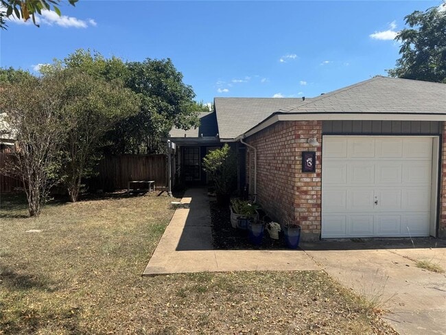 Building Photo - 112 S Mockingbird Ln